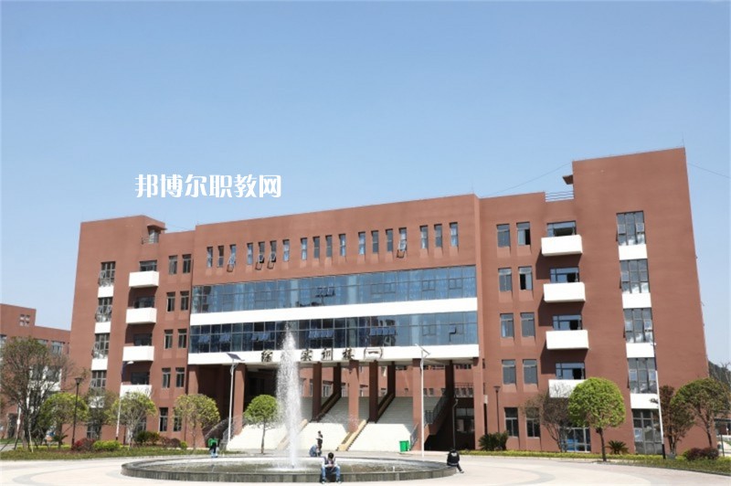 重慶機電工業(yè)學校2022年學費、收費多少 