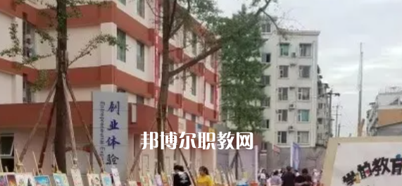 天府成人中等專業(yè)學(xué)校2022年學(xué)費(fèi)、收費(fèi)多少