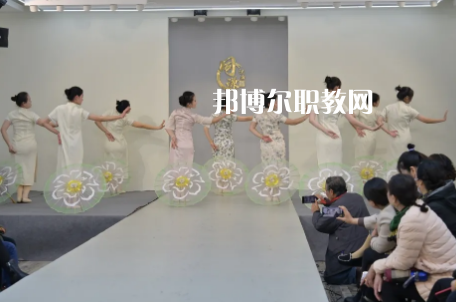 常州市工貿高級技工學校2022年招生辦聯(lián)系電話