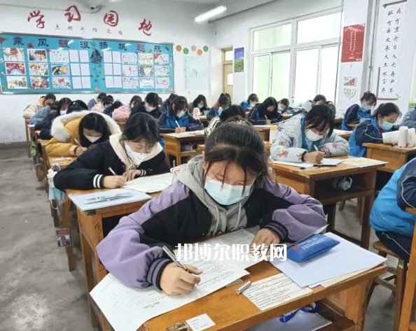 平?jīng)隼砉ぶ械葘I(yè)學(xué)校2022年報(bào)名條件、招生要求、招生對象