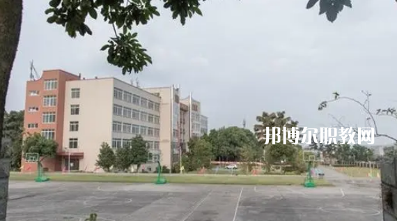 瀘州交通技工學(xué)校2022年報名條件、招生要求、招生對象