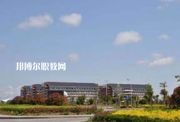 龍陵縣職業(yè)高級中學2022年報名條件、招生要求、招生對象