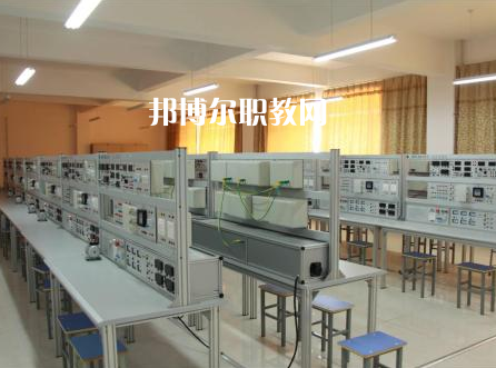 保定工程技術(shù)學(xué)校2022年報名條件、招生要求、招生對象