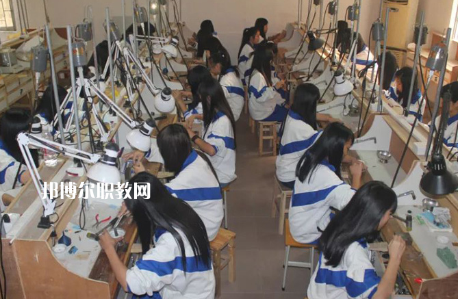東莞實驗技工學(xué)校2022年報名條件、招生要求、招生對象
