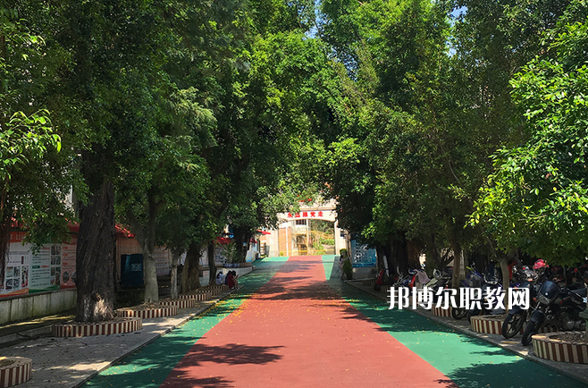 曲靖富源職業(yè)技術(shù)學(xué)校2022年報名條件、招生要求、招生對象