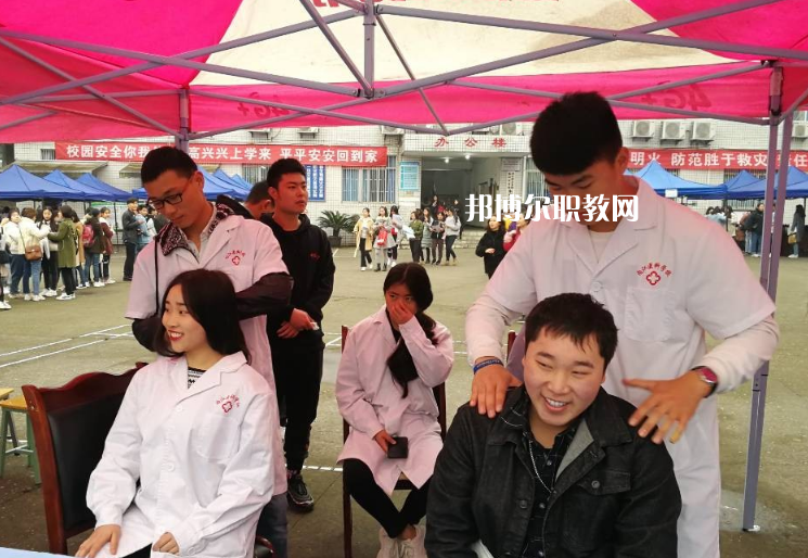 四川內(nèi)江醫(yī)科學(xué)校2022年報(bào)名條件、招生要求、招生對(duì)象