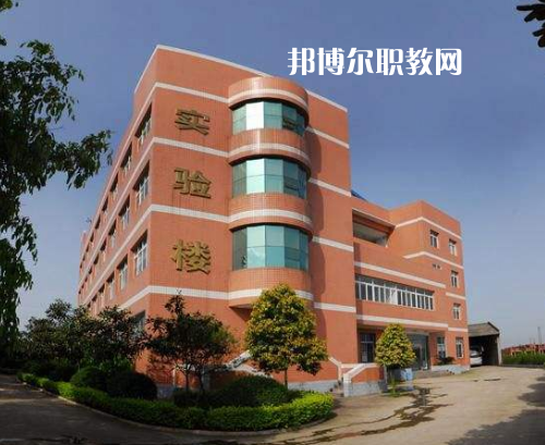 重慶渝東技工學校2022年報名條件、招生要求、招生對象