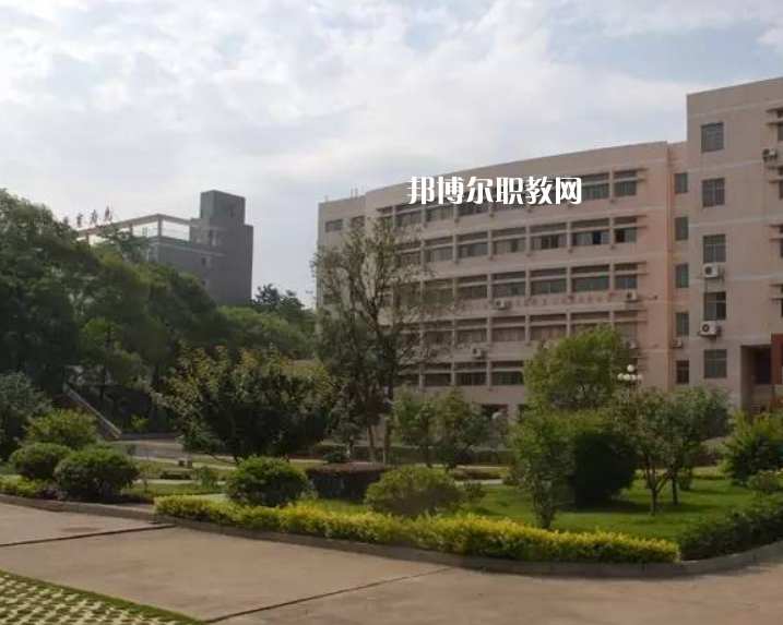 玉溪第二職業(yè)高級(jí)中學(xué)2022年招生辦聯(lián)系電話