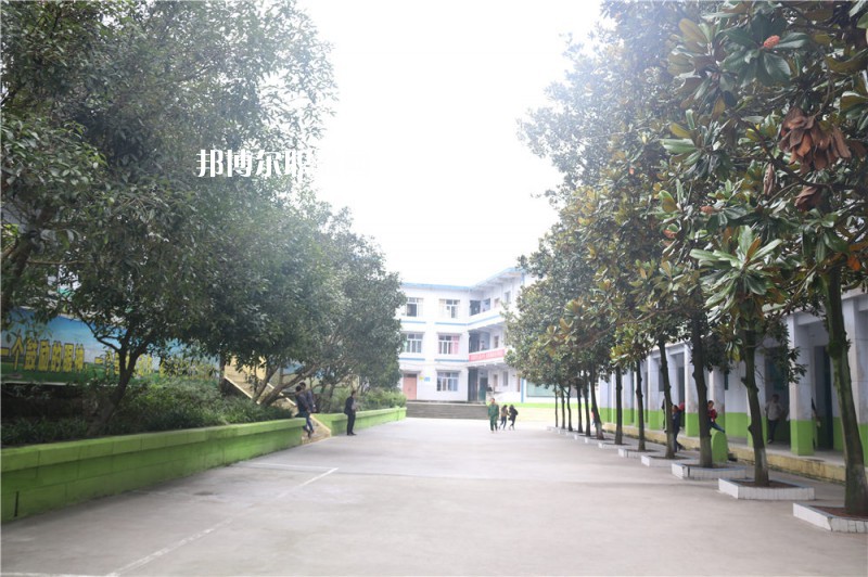 云南司法學(xué)校2022年學(xué)費(fèi)、收費(fèi)多少