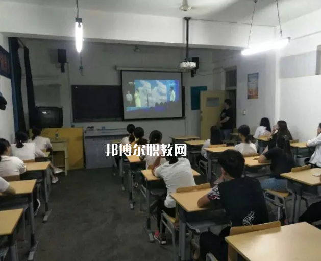 石家莊經(jīng)貿(mào)學(xué)校2022年報名條件、招生要求、招生對象