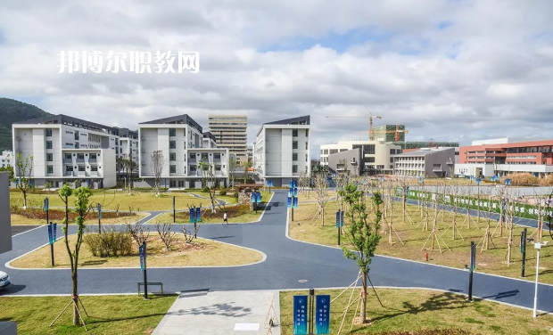 玉溪工業(yè)財貿(mào)學校2022年報名條件、招生要求、招生對象