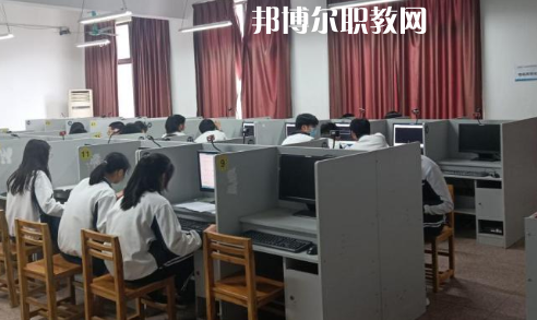 武漢建設(shè)學(xué)校2022年報名條件、招生要求、招生對象