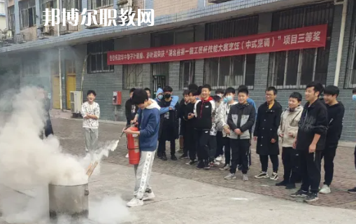 華中信息商務(wù)技工學(xué)校2022年報(bào)名條件、招生要求、招生對象