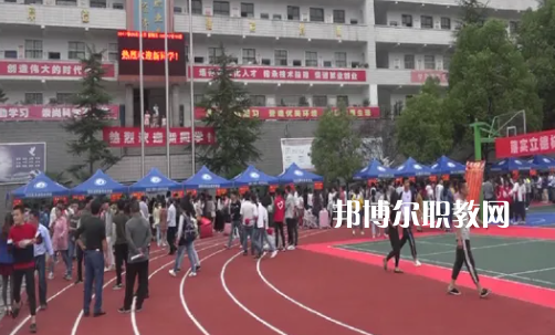 鄖西職業(yè)技術(shù)學(xué)校2022年招生辦聯(lián)系電話(huà)