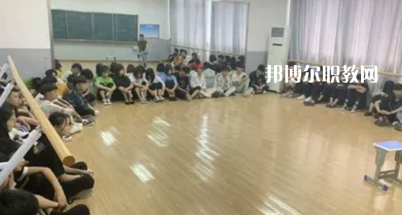 2023年達州科技職業(yè)技術學校招生辦聯系電話