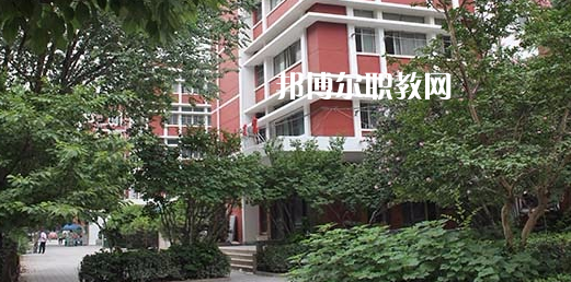 濟(jì)南應(yīng)用技術(shù)職業(yè)中等專業(yè)學(xué)校地址在哪里，哪個(gè)地區(qū)，哪個(gè)城市?