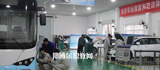 南京市公用事業(yè)技工學校地址在哪里，哪個地區(qū)，哪個城市?