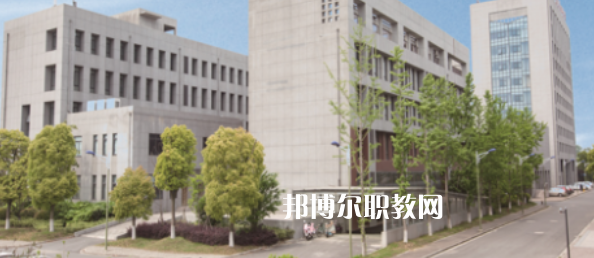 江蘇省邗江中等專業(yè)學(xué)校地址在哪里，哪個地區(qū)，哪個城市?