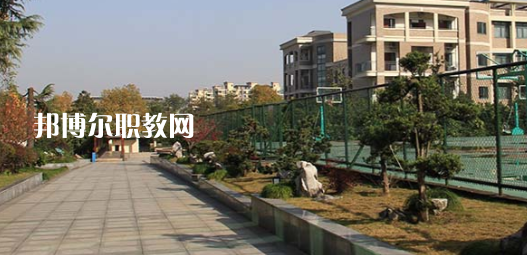 杭州市城西中學(xué)職高部地址在哪里，哪個地區(qū)，哪個城市?