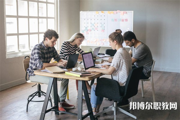 都安瑤族自治縣職業(yè)教育中心有哪些招生專(zhuān)業(yè)（2023年）