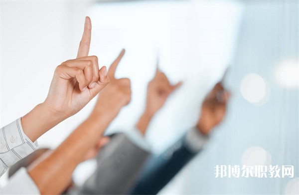 湖北哪里的職教中心能讀汽車(chē)維修與應(yīng)用專業(yè)