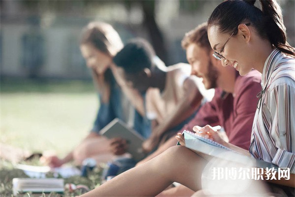 湖北哪里的中職學(xué)校能讀鐵道機車車輛專業(yè)