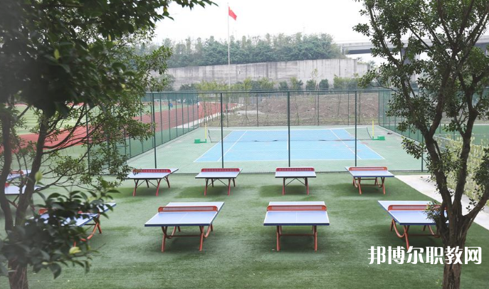 重慶2024年中專學(xué)?？刹豢梢钥即髮W(xué)