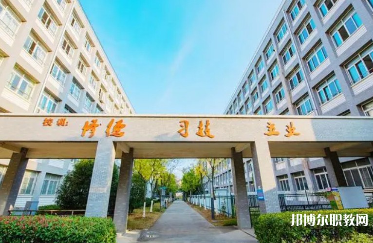 2024青島西海岸新區(qū)職業(yè)中等專業(yè)學(xué)校招生計劃 招生人數(shù)是多少(附要求、條件、對象)