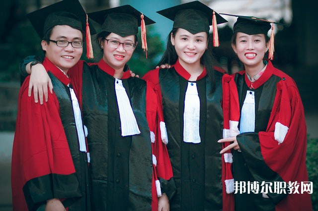 云南哪里的職業(yè)中學能讀汽車美容裝飾與銷售專業(yè)