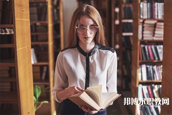 云南哪里的技工學(xué)校能讀公路工程機(jī)械維修與運(yùn)用技師專(zhuān)業(yè)